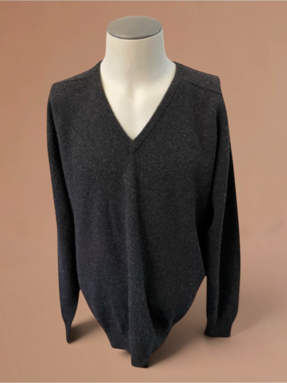 PRINGLE OF SCOTLAND 100% CASHMERE CHARCOAL GREY V- NECK SWEATER SIZE 46